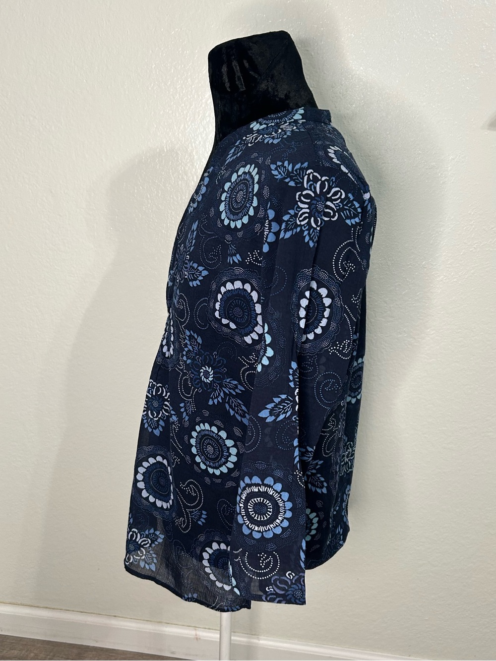 Eddie Bauer Floral Blouse Women’s Medium - Picture 2 of 6